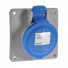 Встраиваемая наклонная розетка Legrand P17 Tempra Pro - IP 44 - 200/250 В~ - 16 A - 2К+З. Артикул 555184