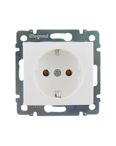 Розетка Legrand 2К+З с заземлением, шторками и автоматическими клеммами серии Valena. Цвет Белый.