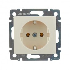 Розетка Legrand 2К+З с защитной шторкой серии Valena. Цвет Слоновая кость.