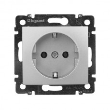 Розетка Legrand 2К+З с защитной шторкой серии Valena. Цвет Алюминий.